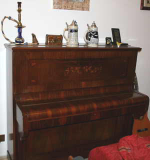 Vecchio pianoforte da conservare