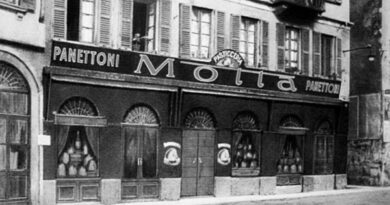 Primo_negozio_di_Angelo_Motta_in_via_della_Chiusa_a_Milano_1919