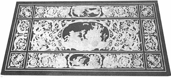 Piano di tavolo in bicromia, con allegorie attorno al carro del sole. (1668)